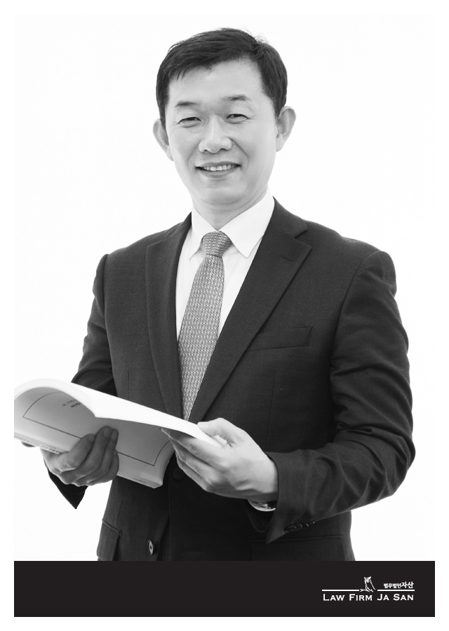 lawyer01.jpg