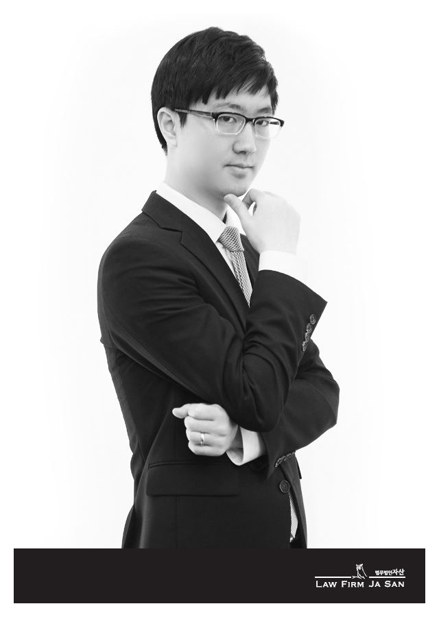 lawyer02.jpg