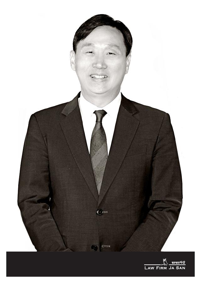 lawyer12.jpg